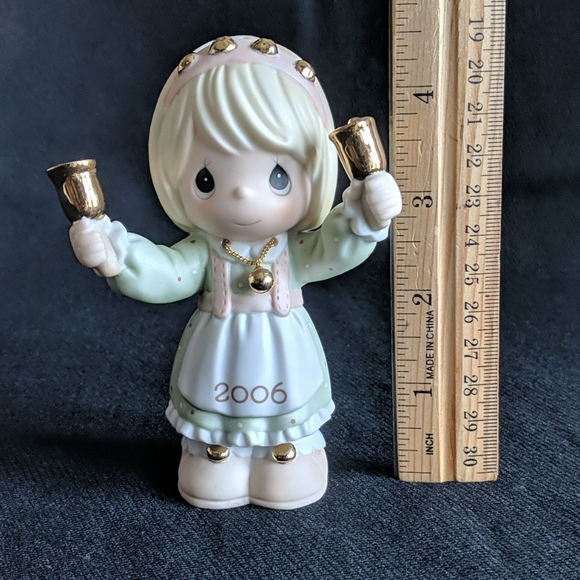 Precious Moments "Ringing In The Season" - Picture 13 of 14